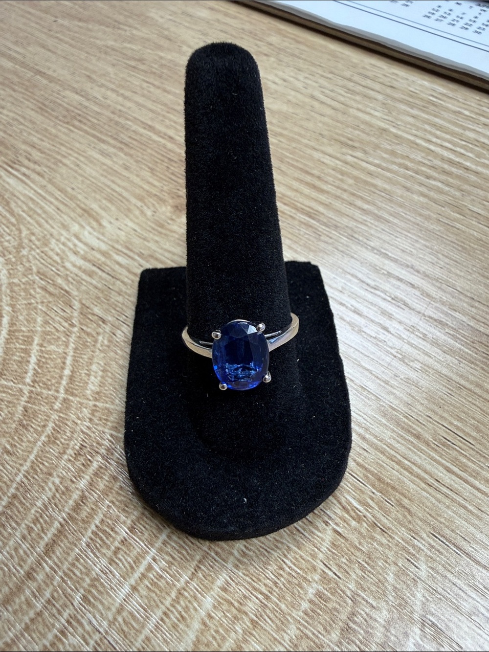 10k White Gold Tanzanite Oval Gemstone Ring - size 7